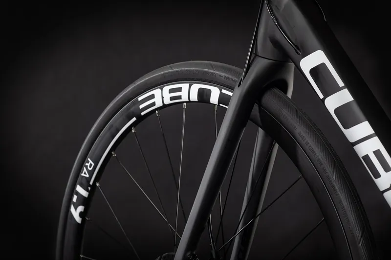 cube attain race black ́and ́white 2020