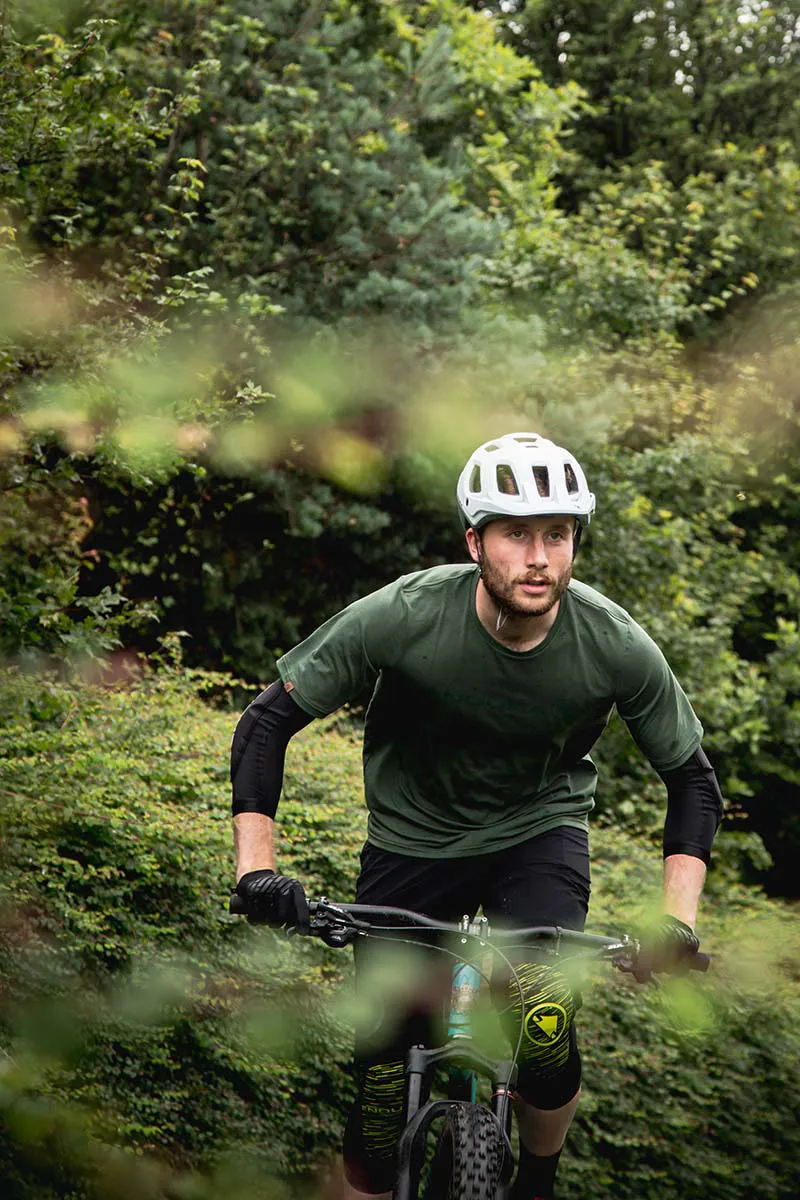 Endura SingleTrack Lite Elbow Protector II in Black-4