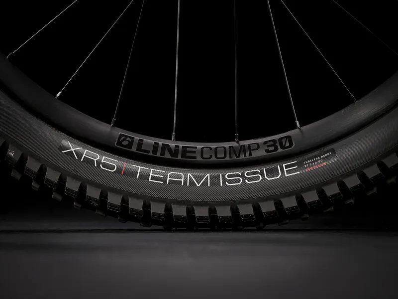 Trek Slash 7 Deore/XT Mountain Bike in Black Olive-6